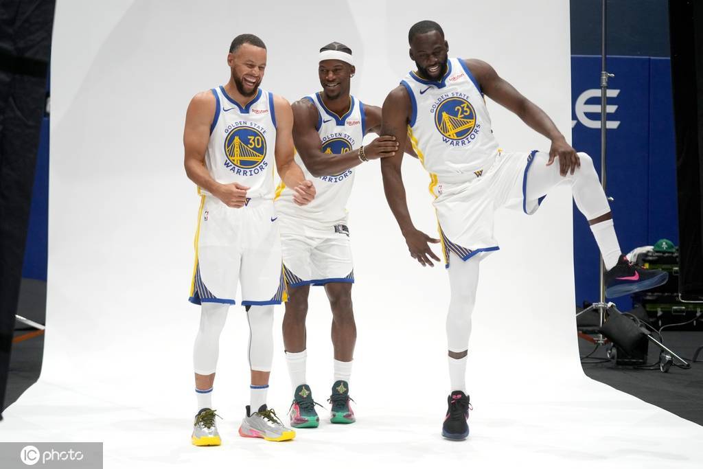 勇士新赛季15人名单正式敲定 库里巴特勒领衔